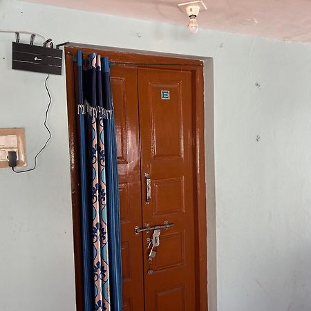 Anbu Ramana Guest House Tiruvannamalai Exterior photo