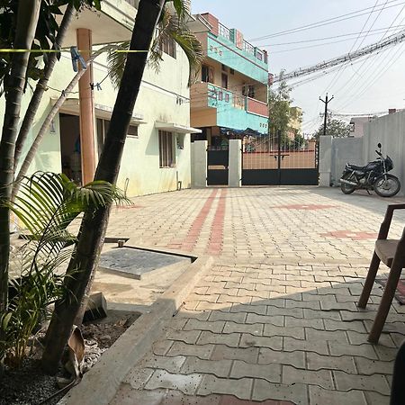 Anbu Ramana Guest House Tiruvannamalai Exterior photo
